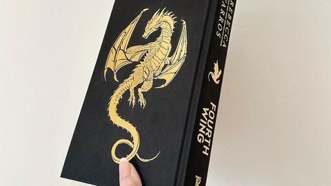《第四翼》：埃丝特·麦格雷戈与埃米利奥·萨克拉亚出任主演