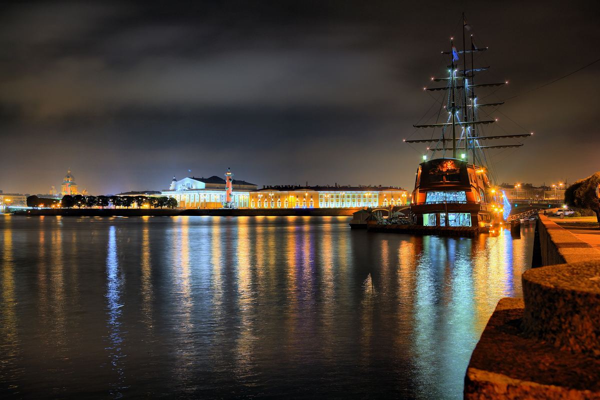 Dron Ukraina Serang St. Petersburg, Terminal Minyak Terbakar