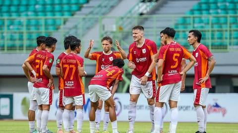 Garudayaksa FC 3-1击败Arema FC，迎来首场胜利