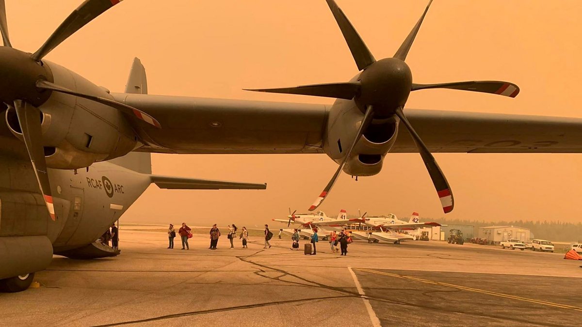 Incidente grave en una base militar de Canadá, el incendio mortal se…