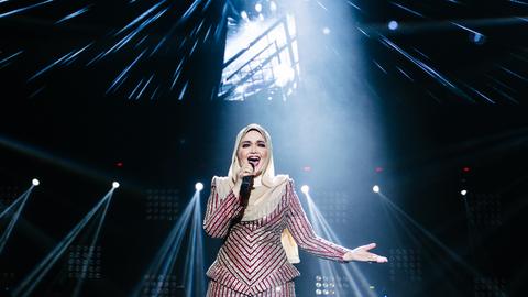 Lesti Kejora performed at Siti Nurhaliza’s concert, drawing 63,000…