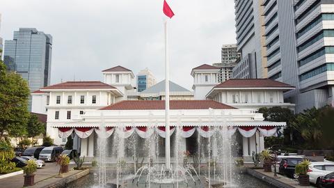 市政厅名称：500名市民涌入首场参观，门票售罄