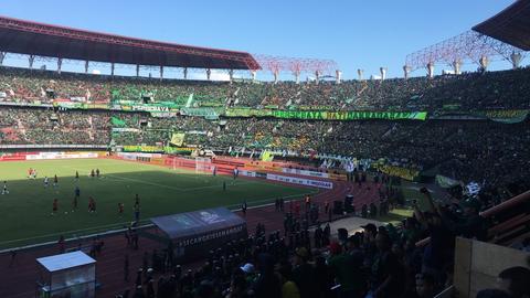 Persebaya 2-2 PSS: Doblete de Miguel Pinto rescata al Bajul Ijo