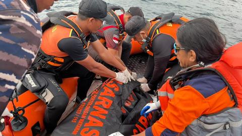 Tragedia en la Playa Batu Pampang: 4 turistas muertos, operación SAR…