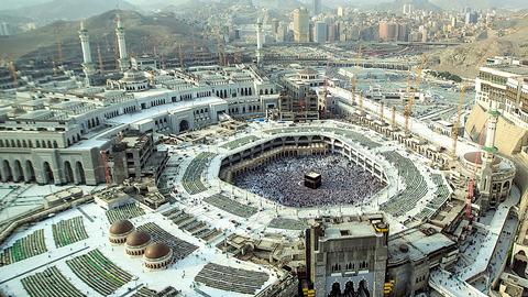 Cidade Sagrada Torna-se Alvo: 17 Mortos, 333 Feridos em Ataque Houthi
