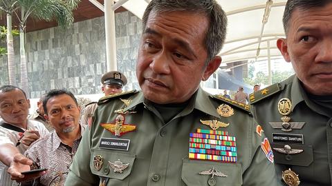 Tito entrega la jefatura de la BNPPDT a Maruli Simanjuntak