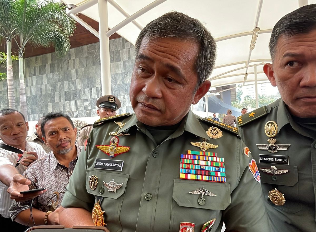 Tito Serah Kepala BNPPDT kepada Maruli Simanjuntak
