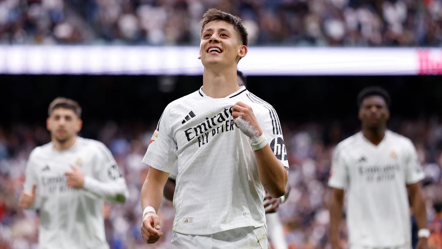 ريال مدريد يسحق لايبزيغ 4-1 ويواصل مسيرته المثالية في دوري أبطال…