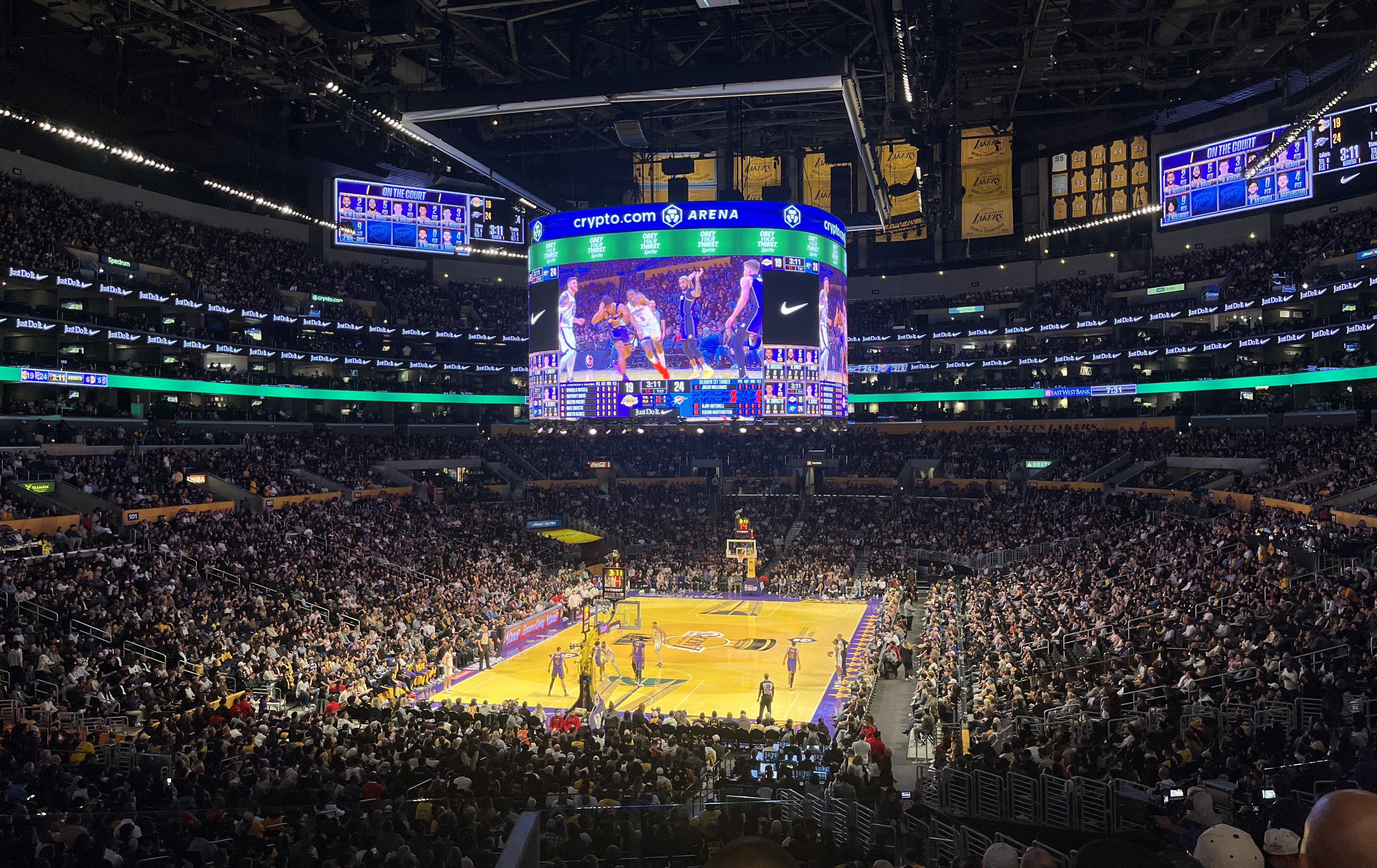 レイカーズ、NBA開幕戦でウォリアーズを127-105で圧倒