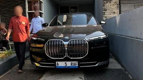 KPK Sita 1 BMW Listrik di Rumah Suami Fadia Arafiq