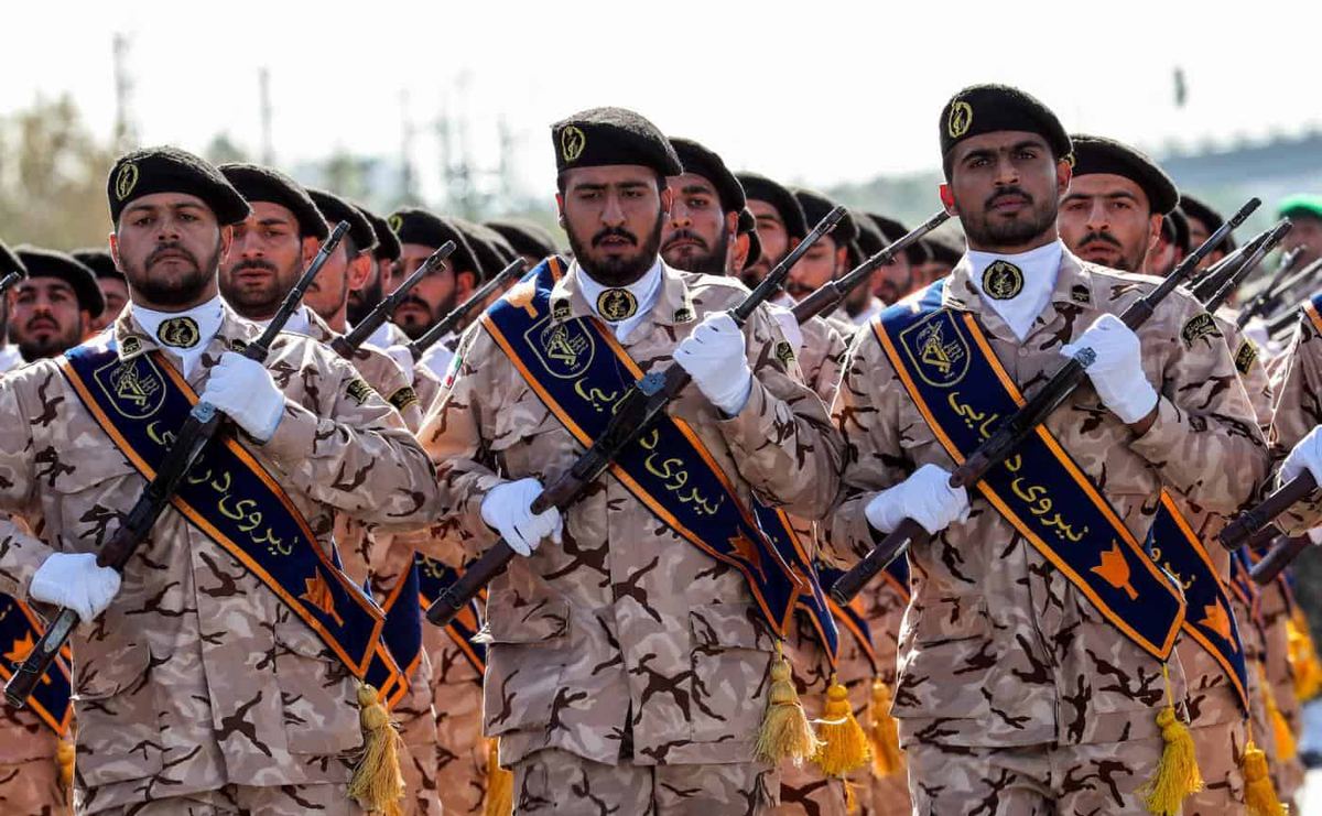 Iran on Highest Combat Alert, Trump Threatens Weekend Attack