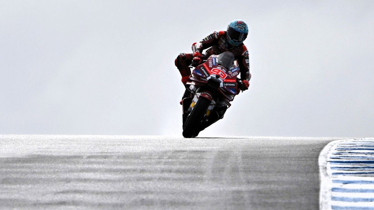 Marc Marquez Bangkit Usai Jatuh, Amankan Pole Australia