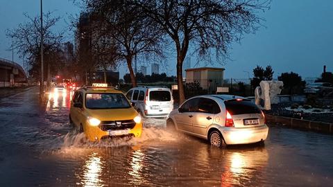 Inondations meurtrières à Istanbul : 3 morts, 2 700 personnes…