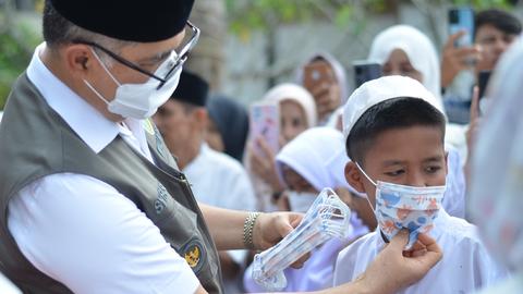 Jambi Udara Terburuk di Dunia, Sumut Terbitkan SE dan Bagi Masker