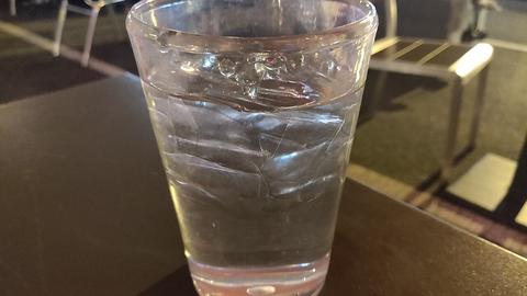 Les bienfaits de l’eau plate pour l’organisme et la quantité…