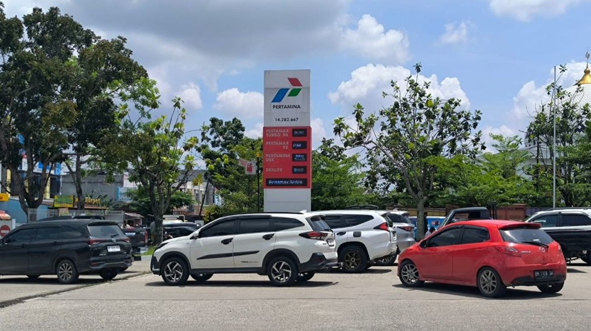 バイラル！ガソリンスタンド店員がコスターに抗議：「私はロボットではない」