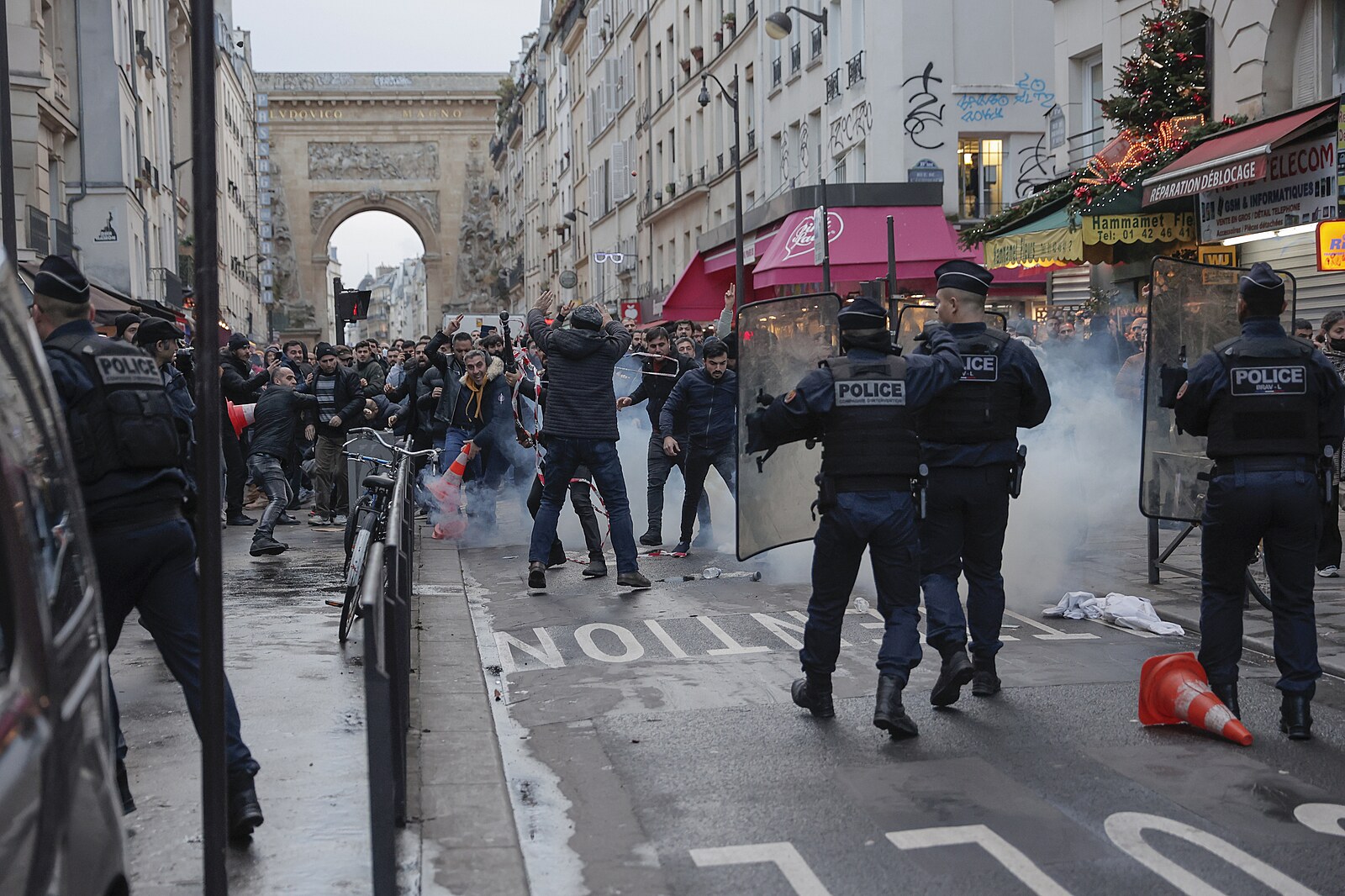 La France déploie 70 000 policiers face aux manifestations contre le…
