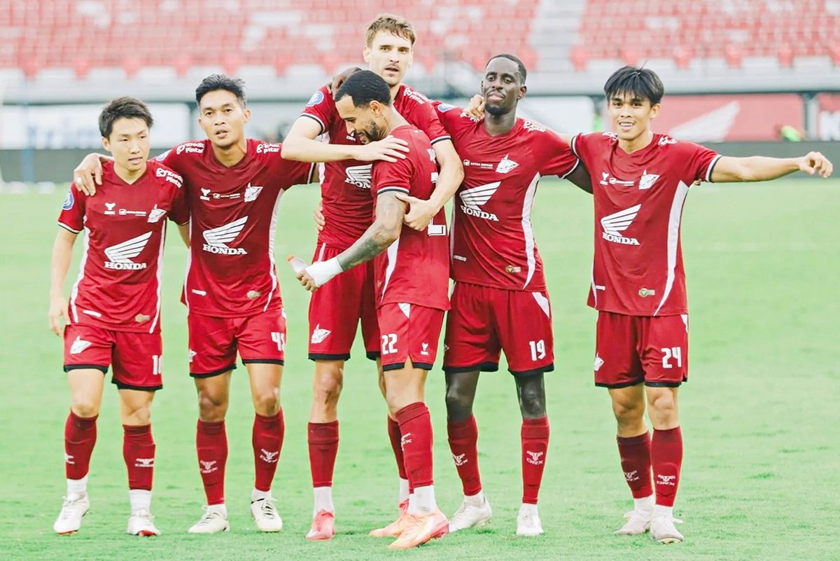 PSMがPSIMに2-1で勝利、10人で守り切る