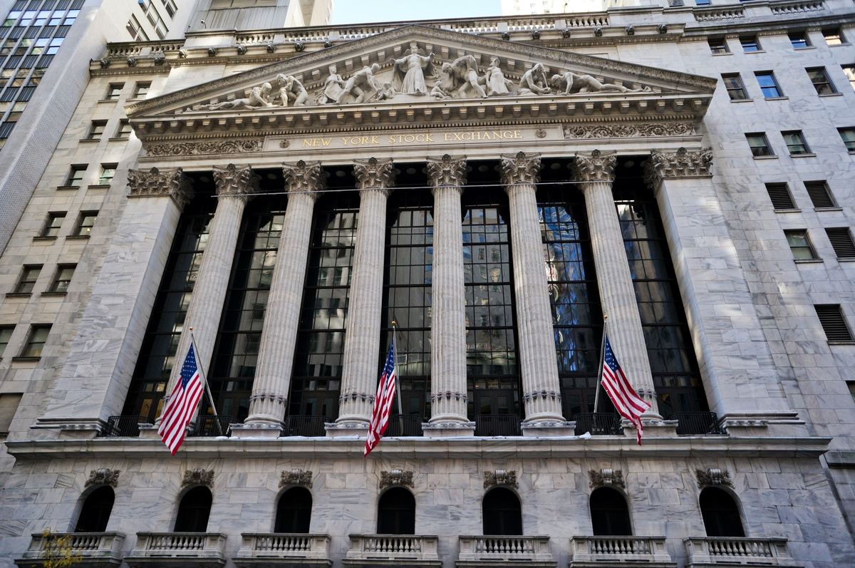 Wall Street menjunam, minyak Brent melonjak ke US$113 setong